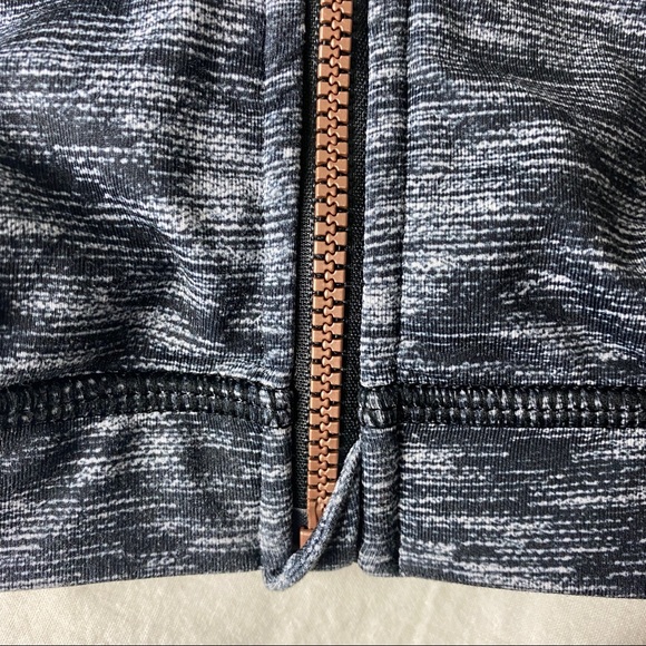 Lululemon Drop It Like It's Hot Sports Bra Size 6 - Picture 9 of 16